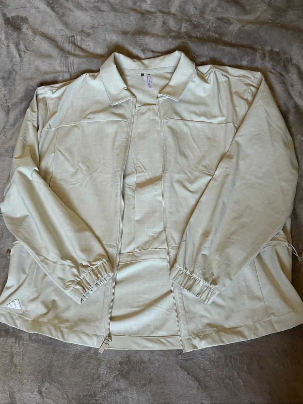 adidas men’s Beige Lightweight golf jacket size m